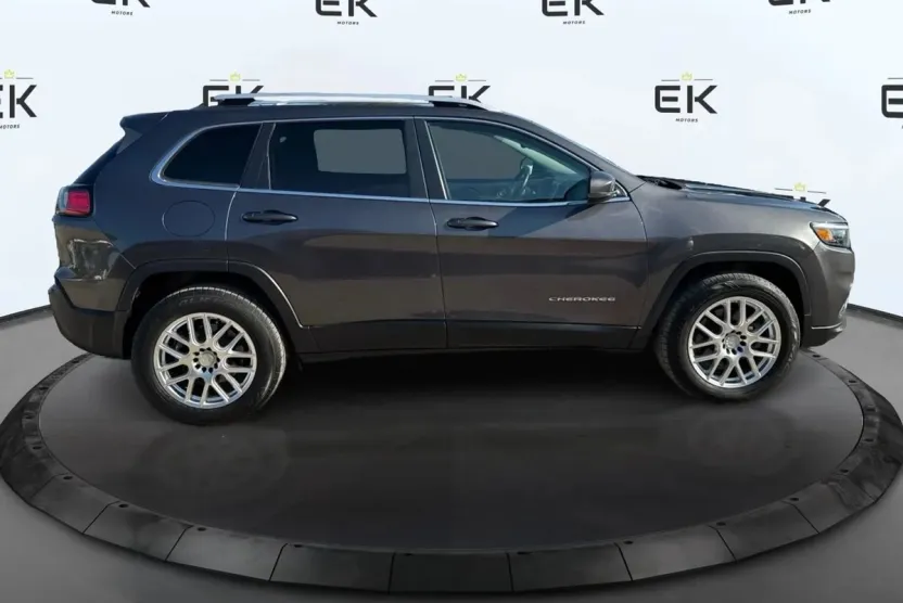 2019 Jeep Cherokee Limited Sport photo 1