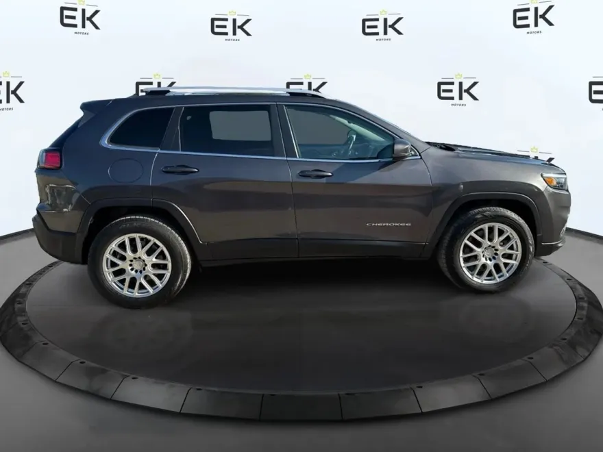 2019 Jeep Cherokee Limited Sport photo 1