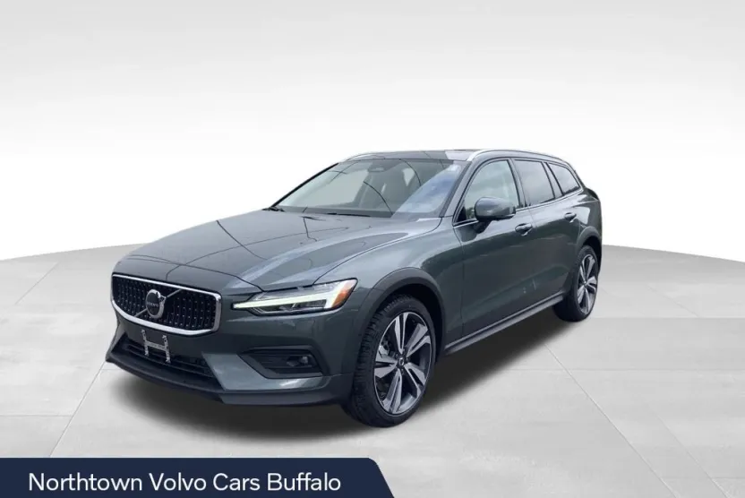 2026 Volvo V60 Cross Country photo 1