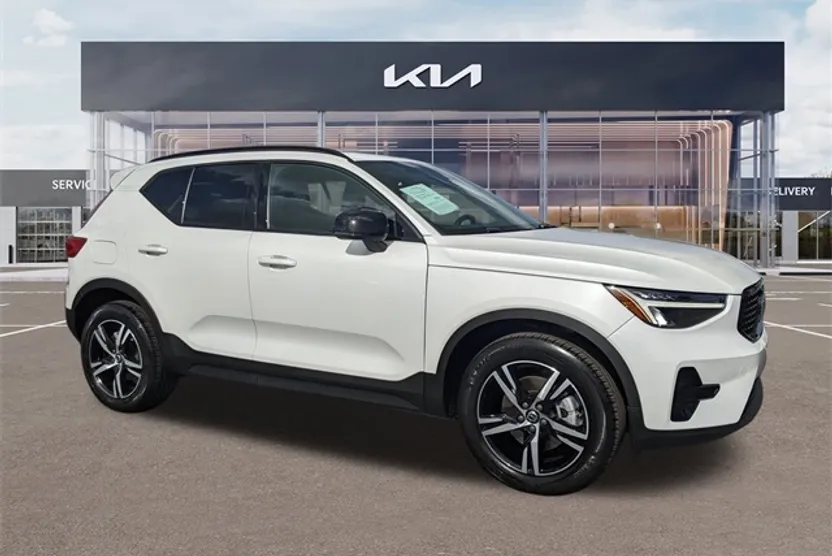 2024 Volvo XC40 Core photo 1