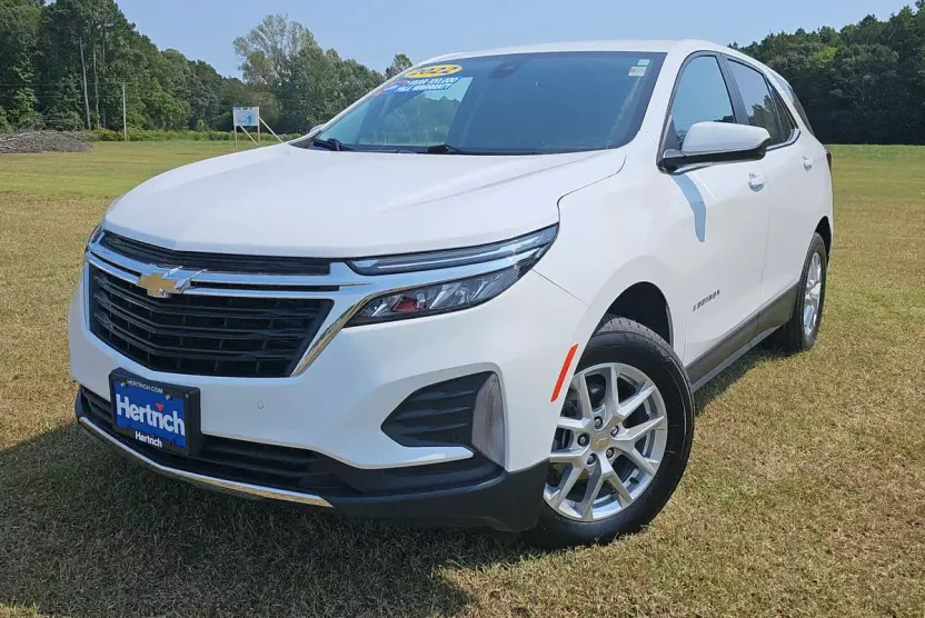 2022 Chevrolet Equinox LT photo 1