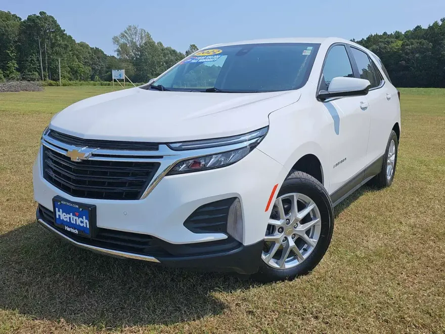 2022 Chevrolet Equinox LT photo 1