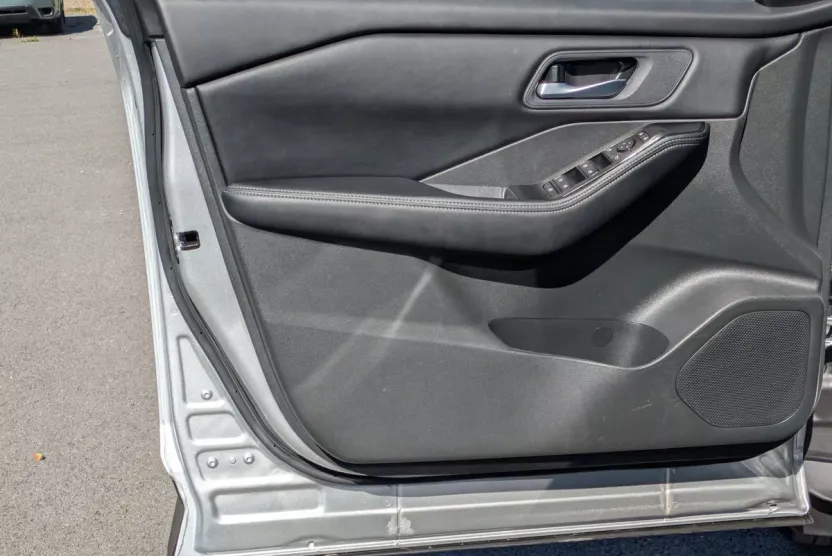 2025 Nissan Rogue SV photo 1