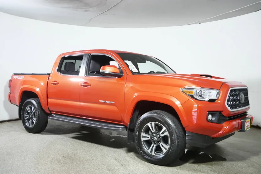2018 Toyota Tacoma TRD Sport photo 1