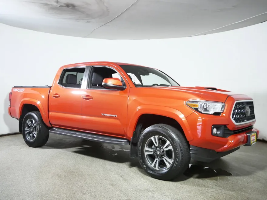 2018 Toyota Tacoma TRD Sport photo 1