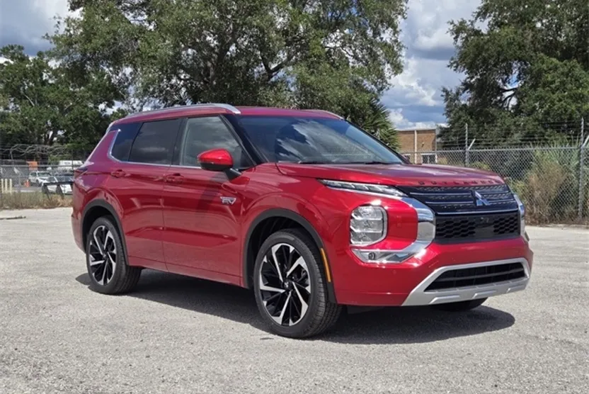 2025 Mitsubishi Outlander PHEV SEL photo 1