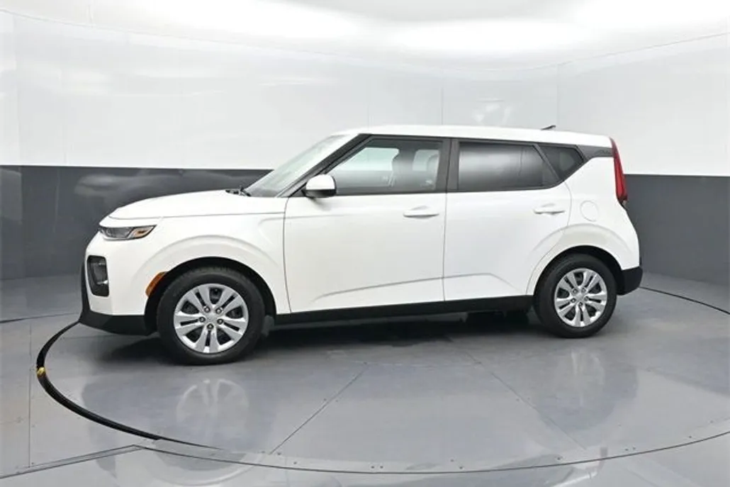 2020 Kia Soul LX photo 1