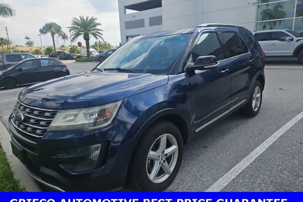 2016 Ford Explorer XLT photo 1
