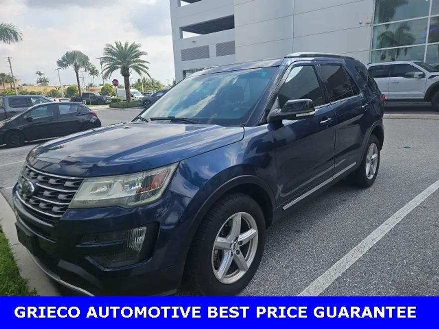 2016 Ford Explorer XLT photo 1