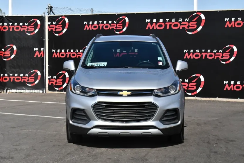 2022 Chevrolet Trax LT photo 1