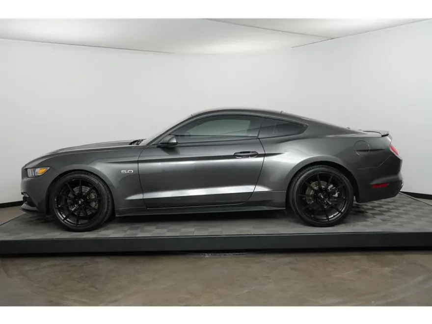 2017 Ford Mustang GT photo 1