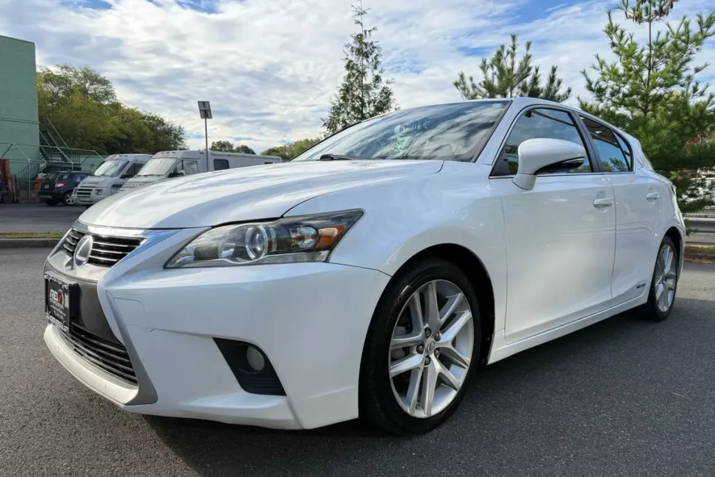 2014 Lexus CT 200h photo 1