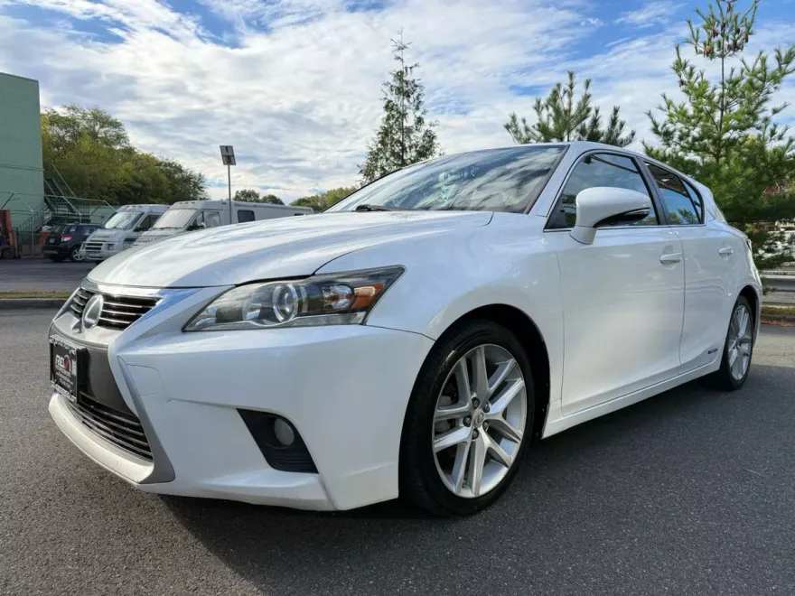 2014 Lexus CT 200h photo 1