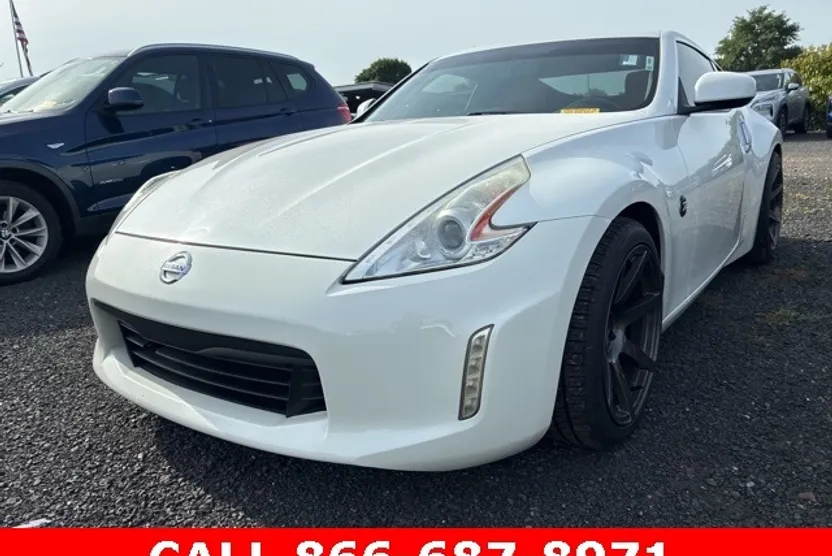 2014 Nissan 370Z Touring photo 1