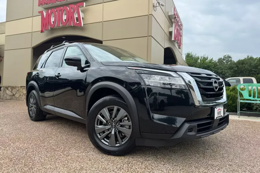 2022 Nissan Pathfinder SV photo 1