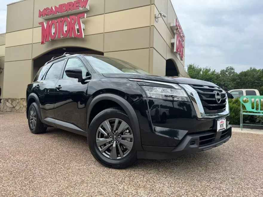 2022 Nissan Pathfinder SV photo 1