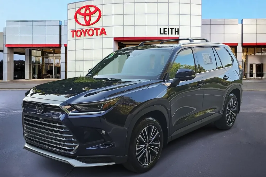 2024 Toyota Highlander Hybrid Platinum photo 1