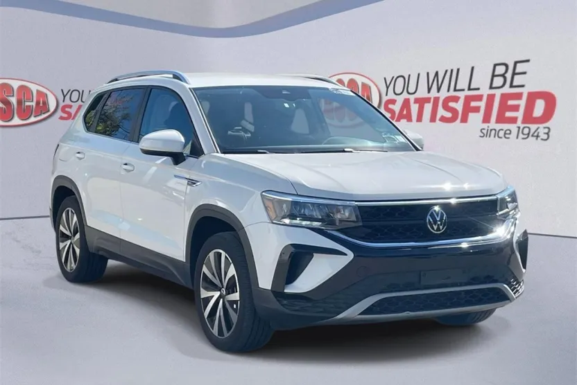 2023 Volkswagen Taos SE photo 1