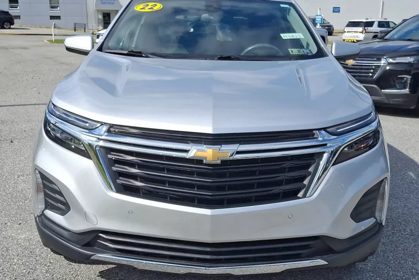 2022 Chevrolet Equinox LT photo 1