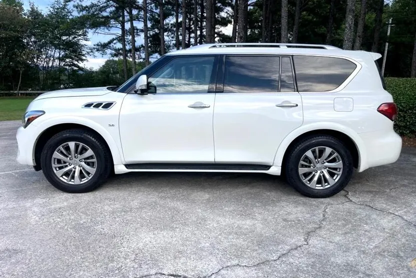 2017 Infiniti QX80 photo 1