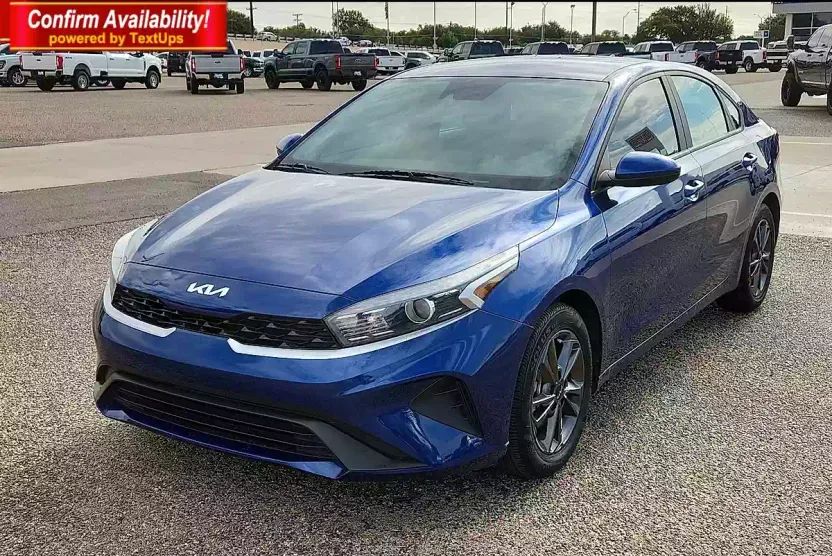 2023 Kia Forte LXS photo 1
