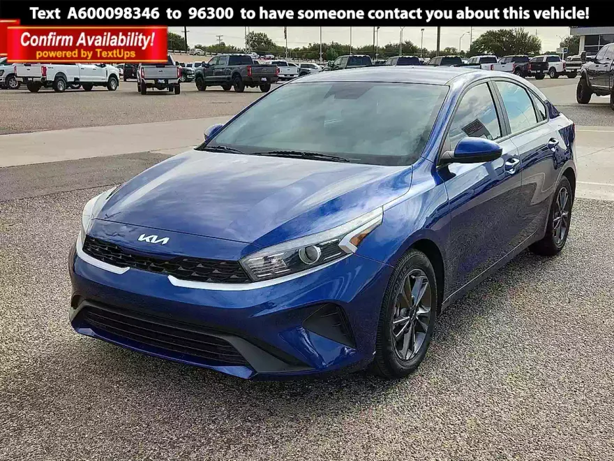 2023 Kia Forte LXS photo 1