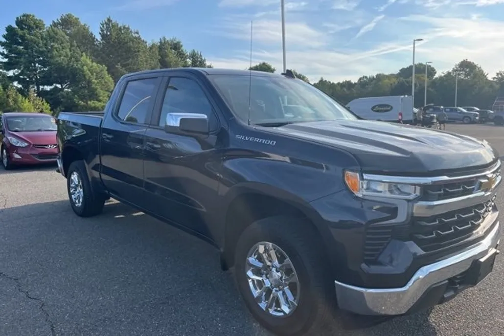 2023 Chevrolet Silverado 1500 LT photo 1