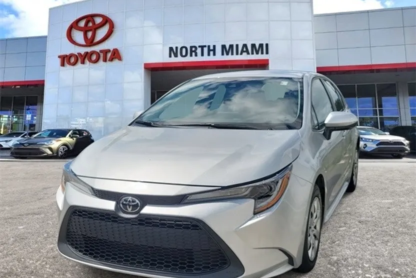 2022 Toyota Corolla LE photo 1