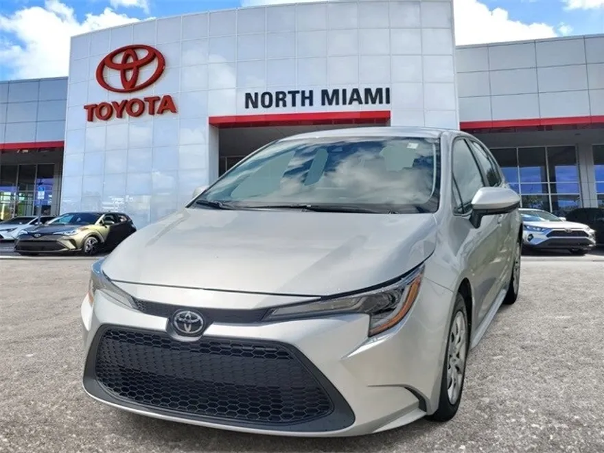 2022 Toyota Corolla LE photo 1