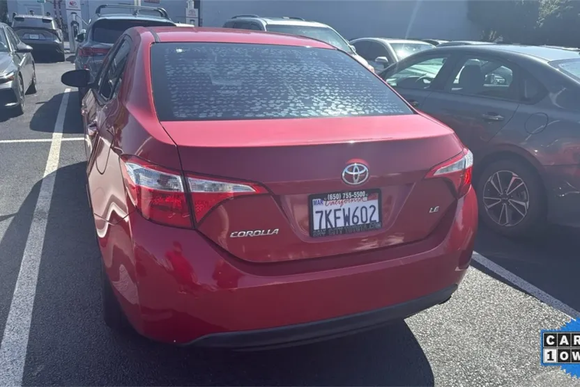 2015 Toyota Corolla LE photo 1