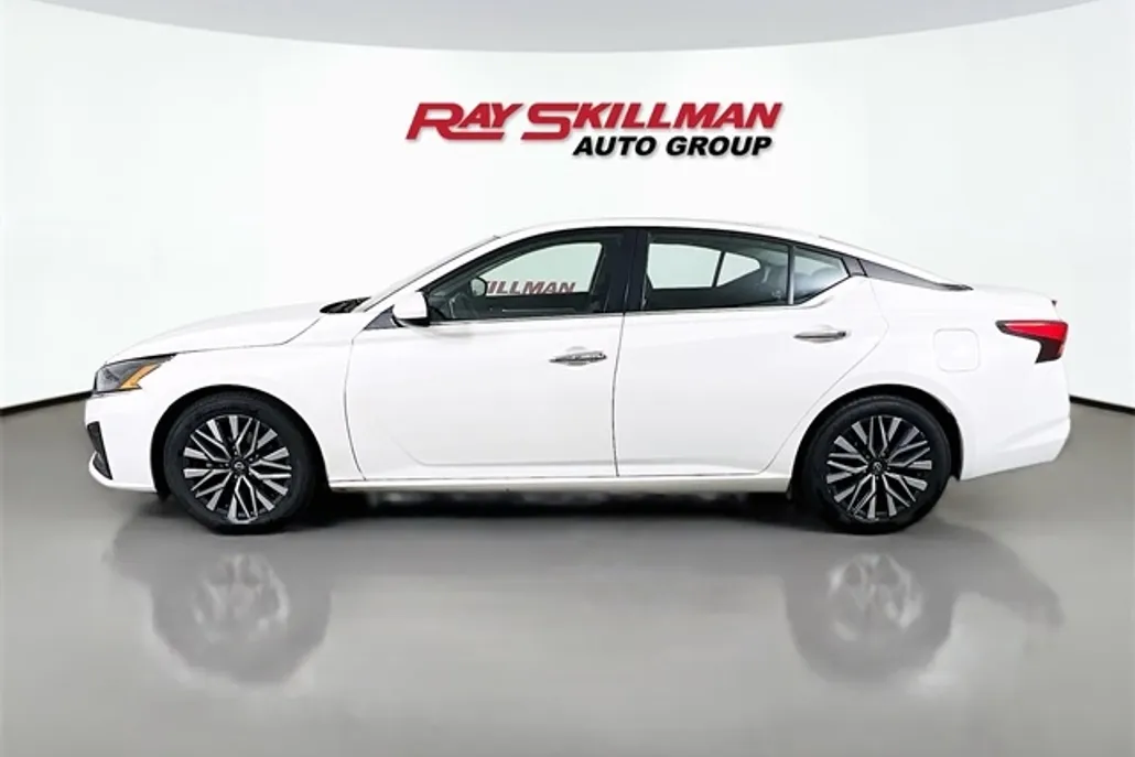 2023 Nissan Altima 2.5 SV photo 1