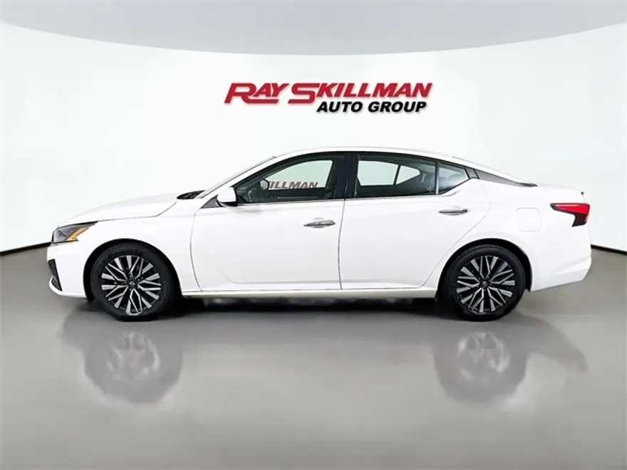 2023 Nissan Altima 2.5 SV photo 1