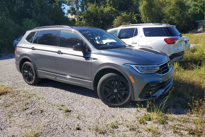 2022 Volkswagen Tiguan SE R-Line Black photo 1