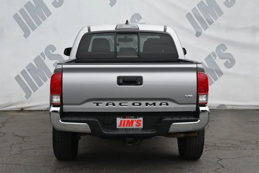 2016 Toyota Tacoma TRD Off-Road photo 1
