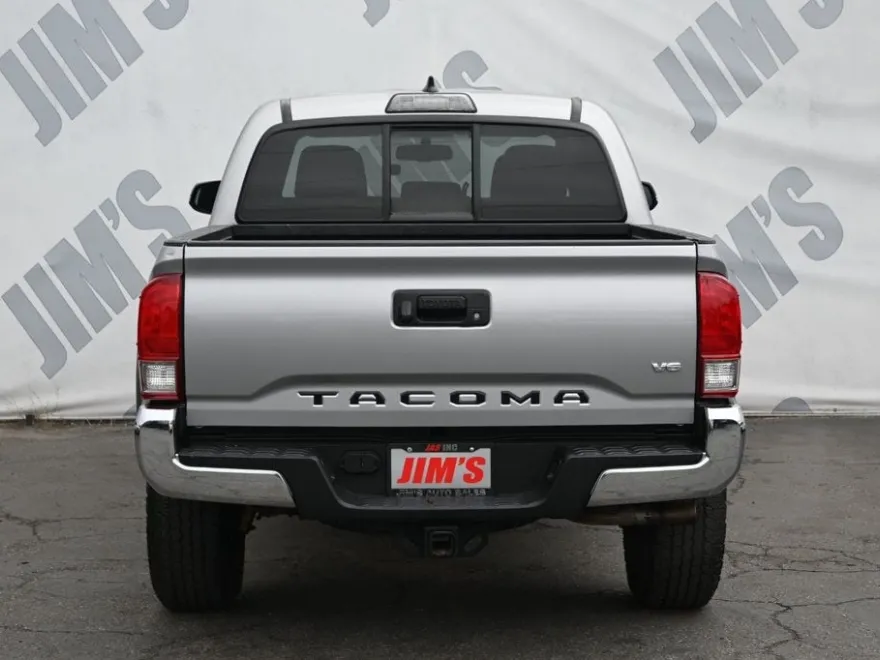2016 Toyota Tacoma TRD Off-Road photo 1
