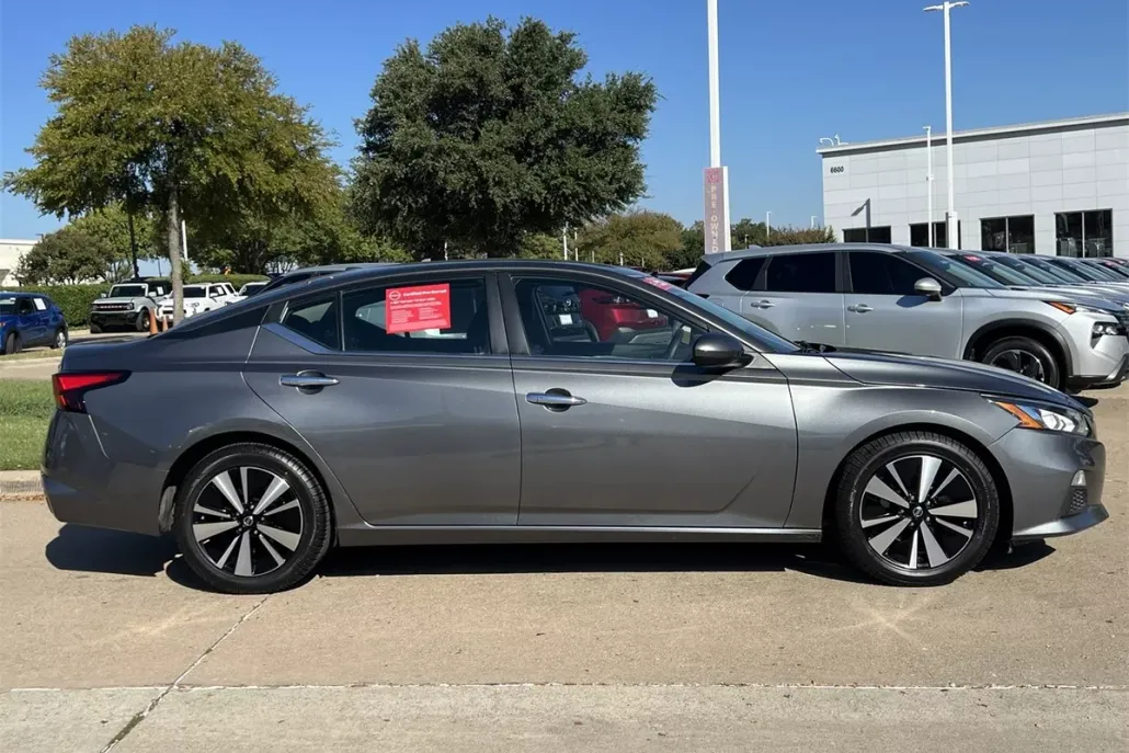 2022 Nissan Altima 2.5 SV photo 1