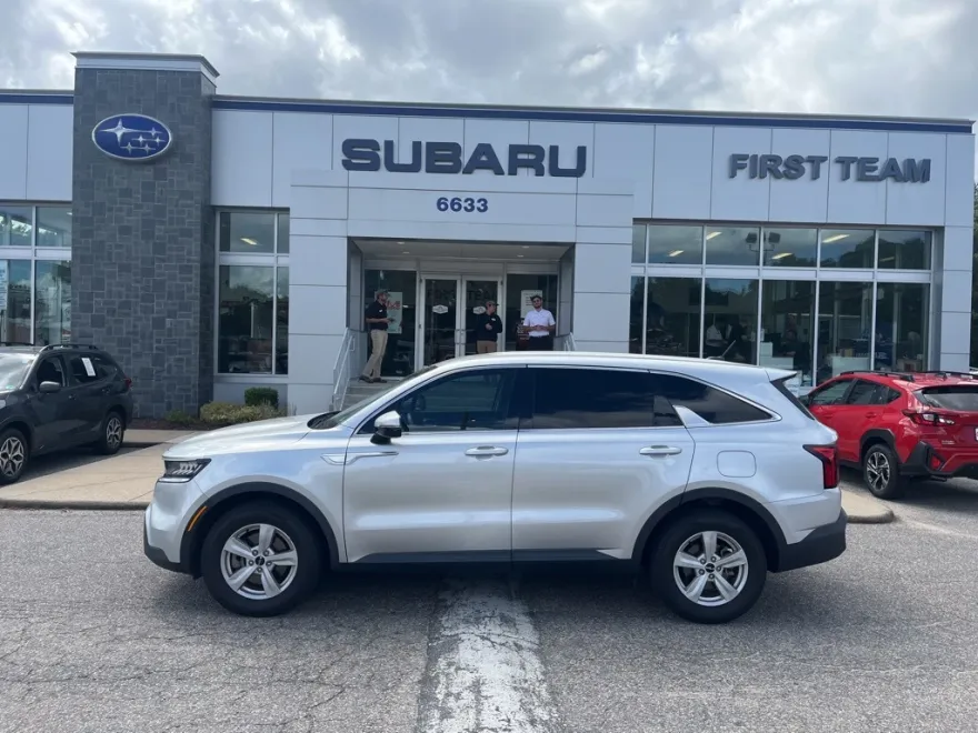 2022 Kia Sorento LX photo 1