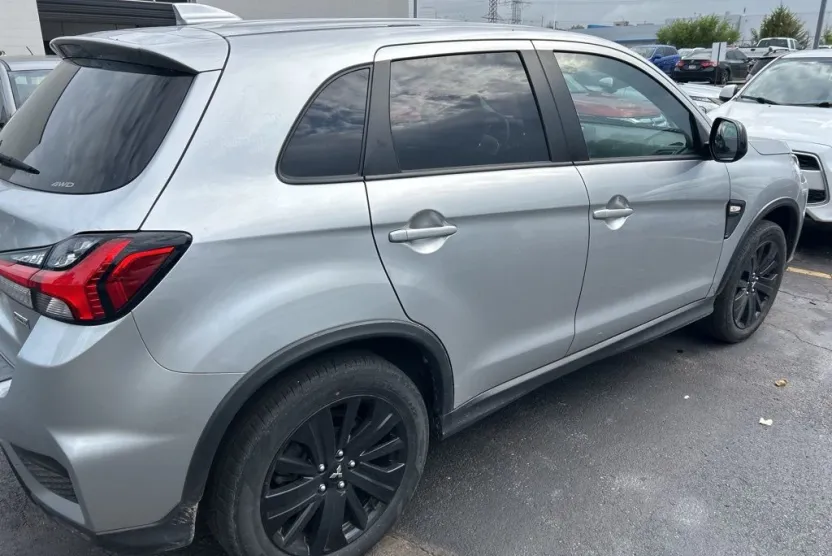 2022 Mitsubishi Outlander Sport LE photo 1