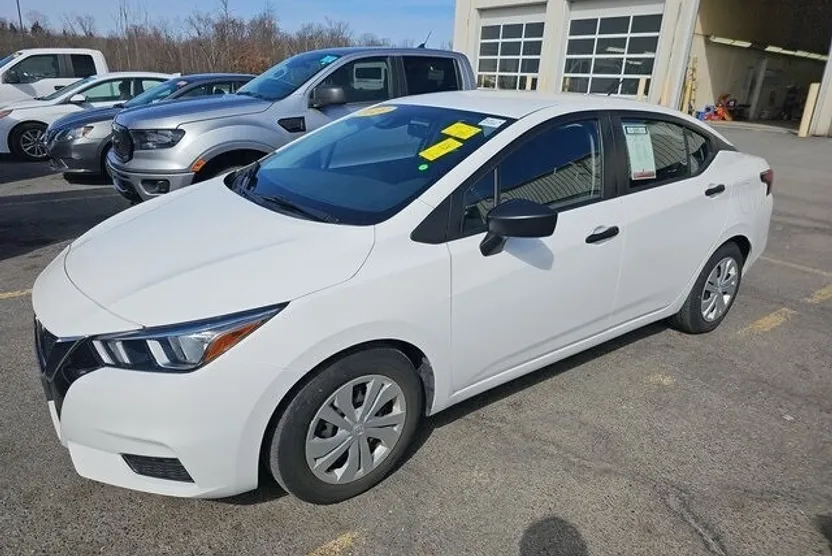 2020 Nissan Versa 1.6 S photo 1