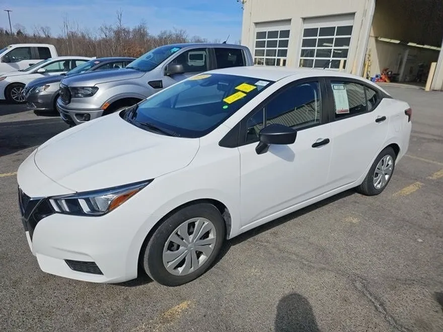 2020 Nissan Versa 1.6 S photo 1