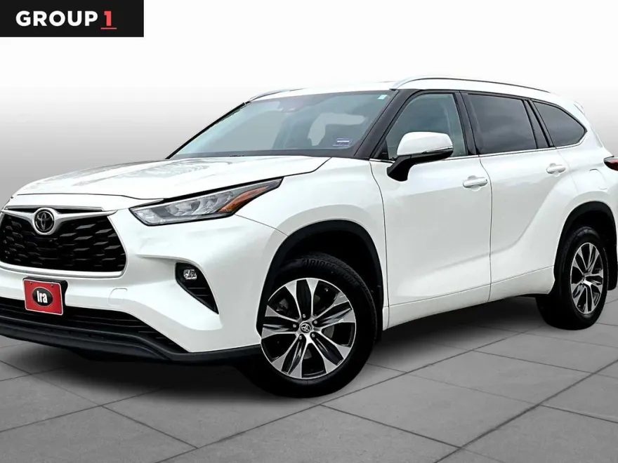 2020 Toyota Highlander XLE photo 1
