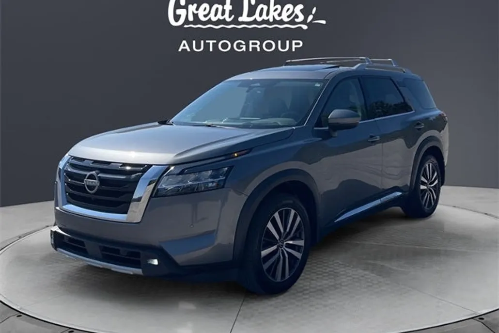 2022 Nissan Pathfinder Platinum photo 1