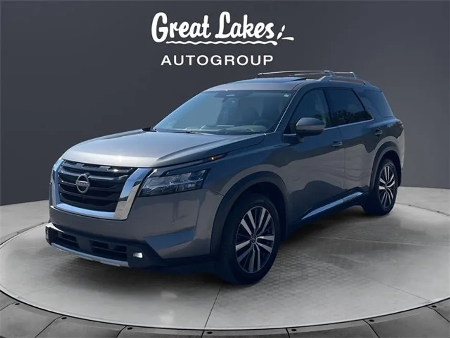 2022 Nissan Pathfinder Platinum photo 1
