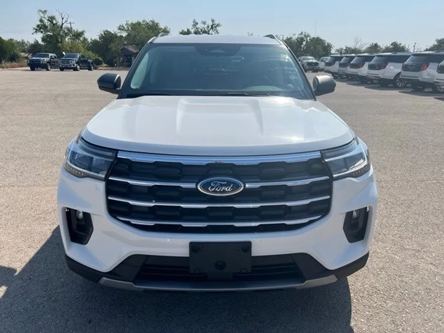 2025 Ford Explorer photo 1