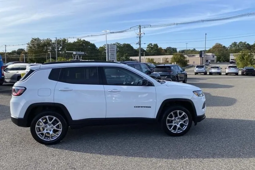 2022 Jeep Compass Latitude Lux Altitude photo 1