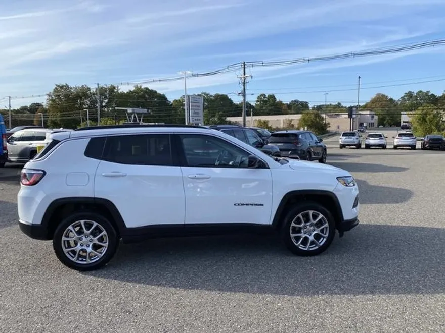 2022 Jeep Compass Latitude Lux Altitude photo 1
