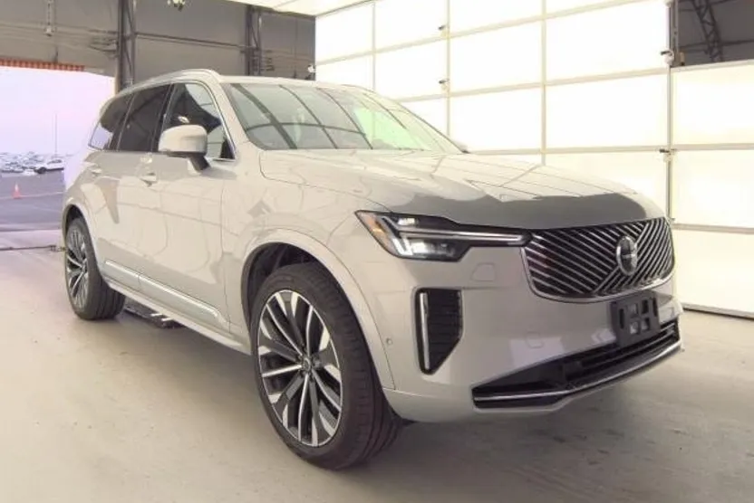 2025 Volvo XC90 B5 Plus photo 1