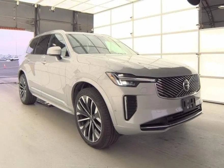2025 Volvo XC90 B5 Plus photo 1