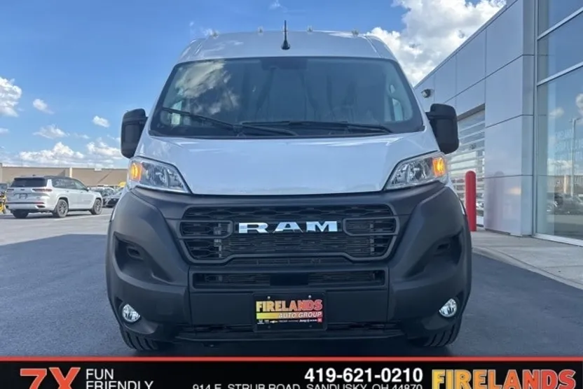 2023 Ram ProMaster 3500 Window Van photo 1