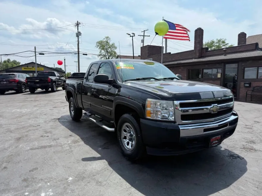 2009 Chevrolet Silverado 1500 LT photo 1